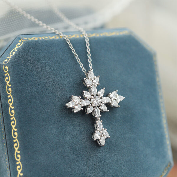 Petal Sparkling Cross Sterling Silver 925 Necklace